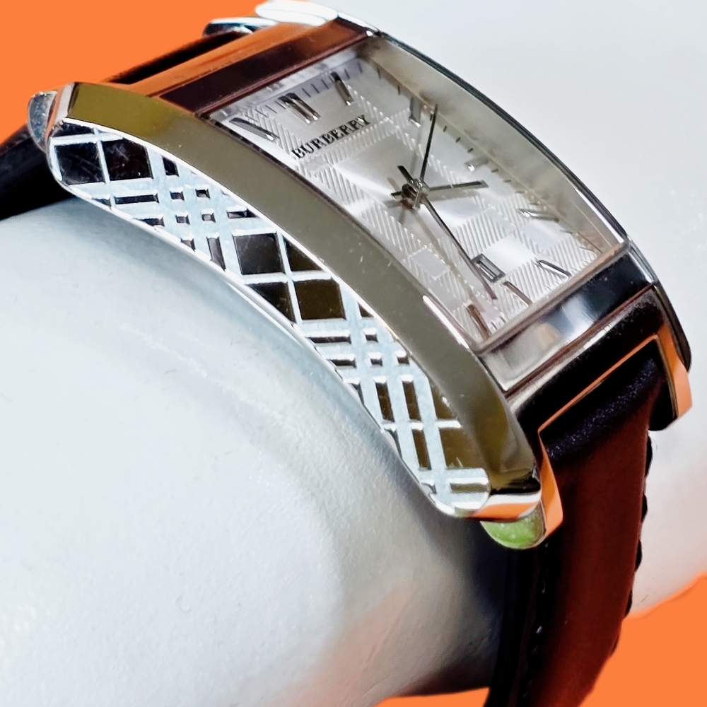 {DISCOUNTED} 〽️Burberry BU1570 Pearl Square Watch〽️ - Picture 2 of 9